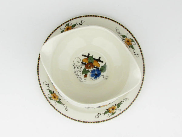 Vintage Syracuse Old Ivory Chiquita Gravy Boat with Attached Underplate