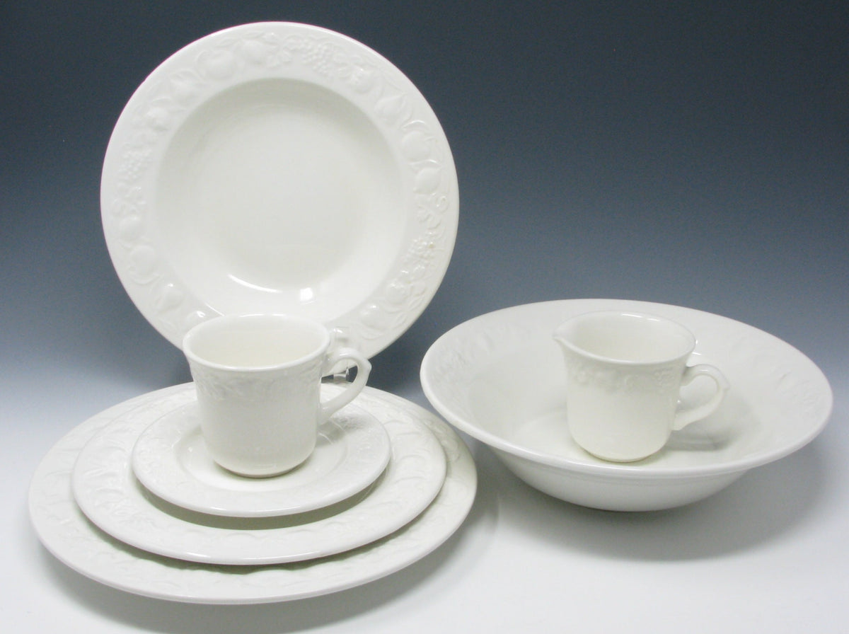 Vintage Franco Quadrifoglio White Italian Ceramic Dinnerware Se