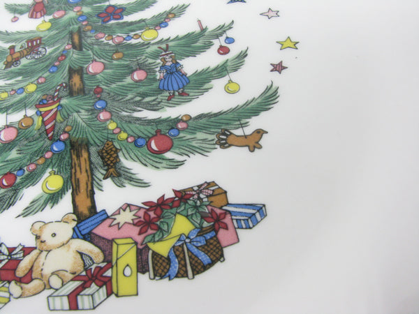 Vintage Nikko Happy Holidays Dinner Plates with Christmas Tree Pattern - 8 Pieces