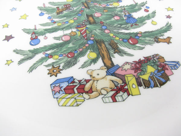 Vintage Nikko Happy Holidays Dinner Plates with Christmas Tree Pattern - 8 Pieces