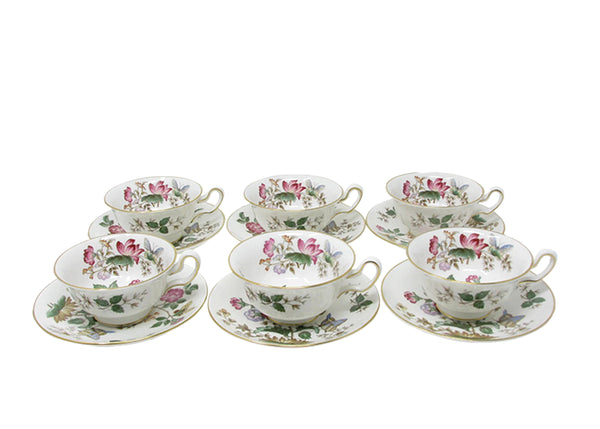 edgebrookhouse - Vintage Wedgwood Charnwood Bone China Cups & Saucers with Floral Design - 12 Pieces