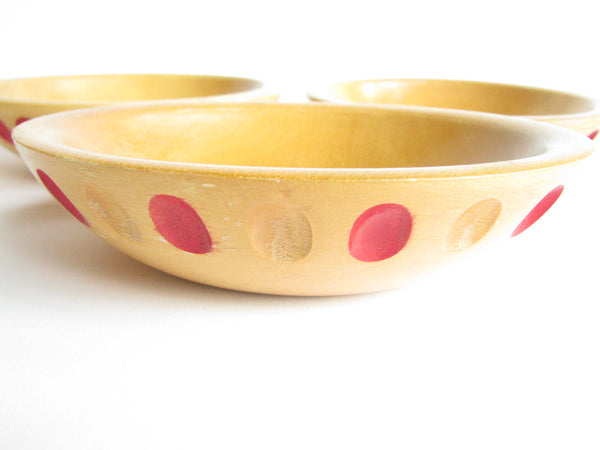 edgebrookhouse - 1940s Maple Munising Dough / Serving Bowl Set with Carved Design - 4 Pieces