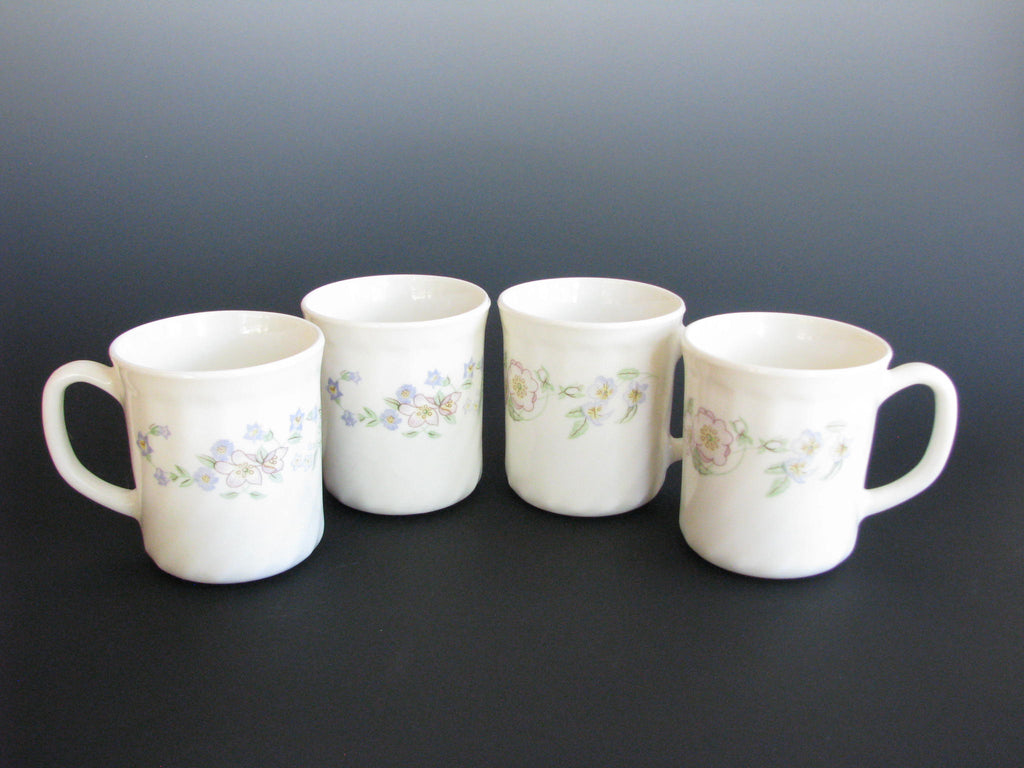 Mug Arcopal France Motif Fleurs Des Champs - Verre Opaline Vintage