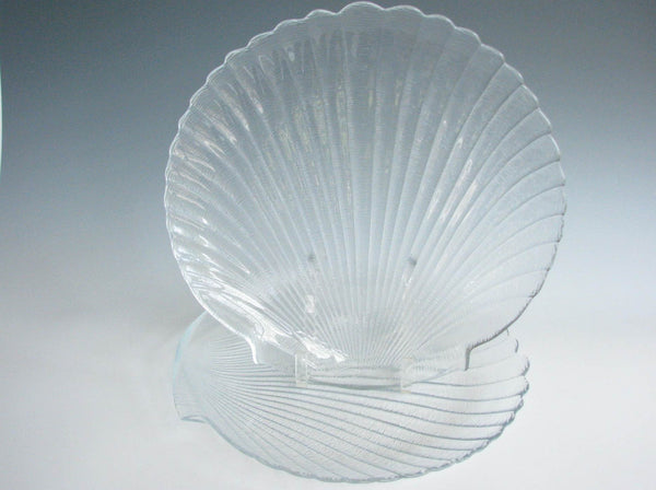 edgebrookhouse - Vintage Arcoroc France Coquillage Large Glass Shell Shaped Serving Platters and Bowl - 3 Pieces
