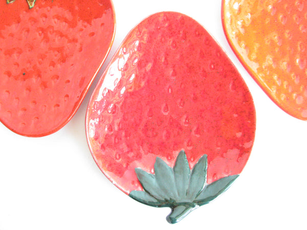 edgebrookhouse - Vintage Collection of Ceramic Strawberry Shaped Plates - 4 Pieces