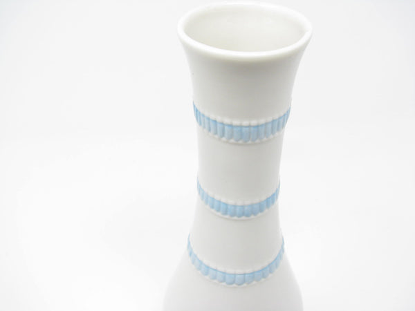 edgebrookhouse - Vintage Edward Marshall Boehm Footed Ivory Porcelain Vase