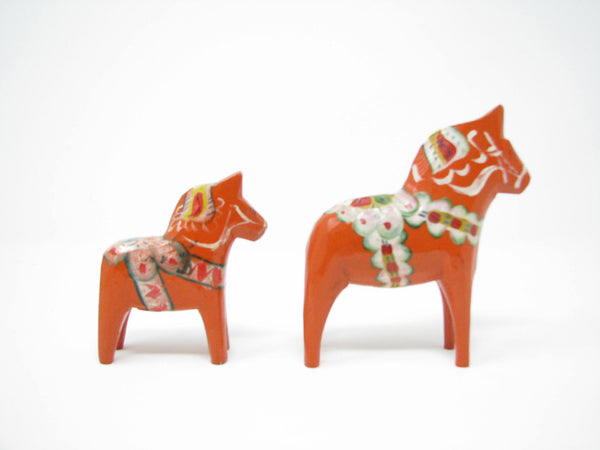 edgebrookhouse - Vintage Grannas Olsson Handcarved and Hand-Painted Wooden Dalecarlian Dala Horses - Set of 2