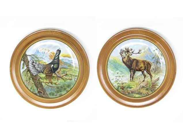 edgebrookhouse - Vintage Kuba Porzellan Germany Porcelain Game Plates in Walnut Frames - 2 Pieces
