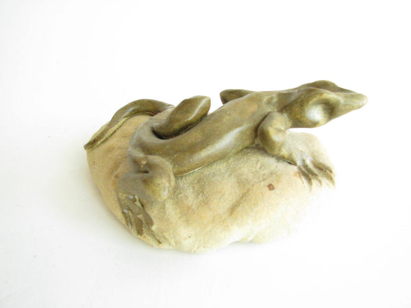 edgebrookhouse - Vintage Pottery Art Lifelike Figurine of Lizard on Stone