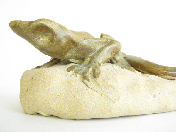 edgebrookhouse - Vintage Pottery Art Lifelike Figurine of Lizard on Stone