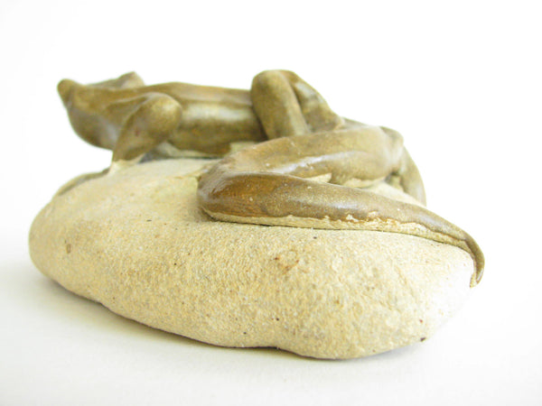 edgebrookhouse - Vintage Pottery Art Lifelike Figurine of Lizard on Stone