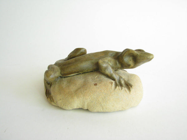 edgebrookhouse - Vintage Pottery Art Lifelike Figurine of Lizard on Stone
