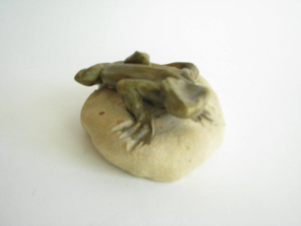 edgebrookhouse - Vintage Pottery Art Lifelike Figurine of Lizard on Stone