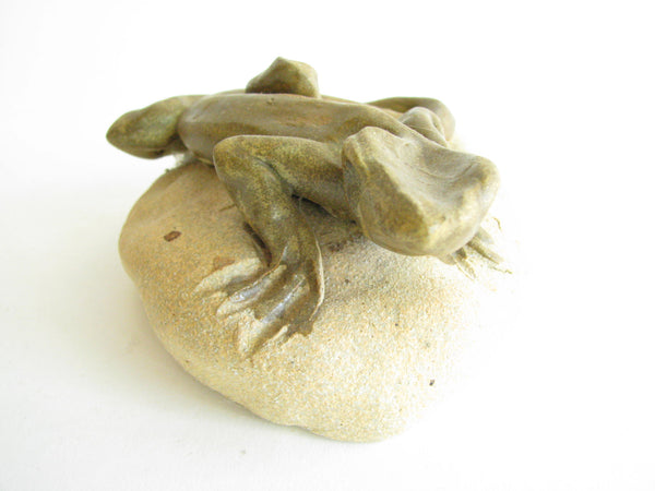 edgebrookhouse - Vintage Pottery Art Lifelike Figurine of Lizard on Stone