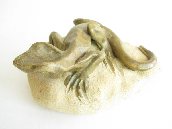 edgebrookhouse - Vintage Pottery Art Lifelike Figurine of Lizard on Stone
