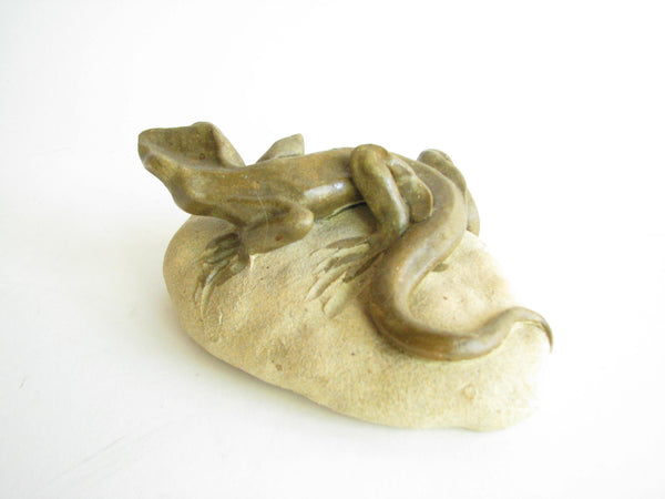 edgebrookhouse - Vintage Pottery Art Lifelike Figurine of Lizard on Stone