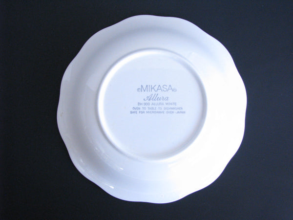 edgebrookhouse - 1980s Mikasa Allura White Scalloped Edge Coupe Soup Bowls - Set of 6