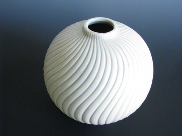 edgebrookhouse - 1980s Fitz and Floyd Round Vase With Spiral Design Made in Japan