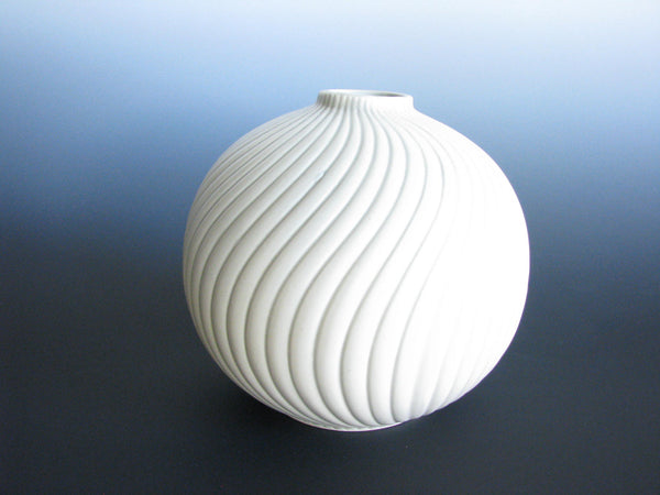 edgebrookhouse - 1980s Fitz and Floyd Round Vase With Spiral Design Made in Japan